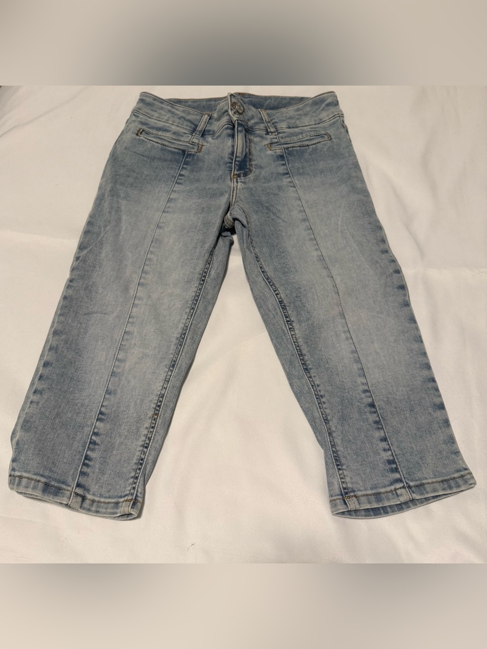 H&M Light Blue Cropped Straight Jeans Size 14